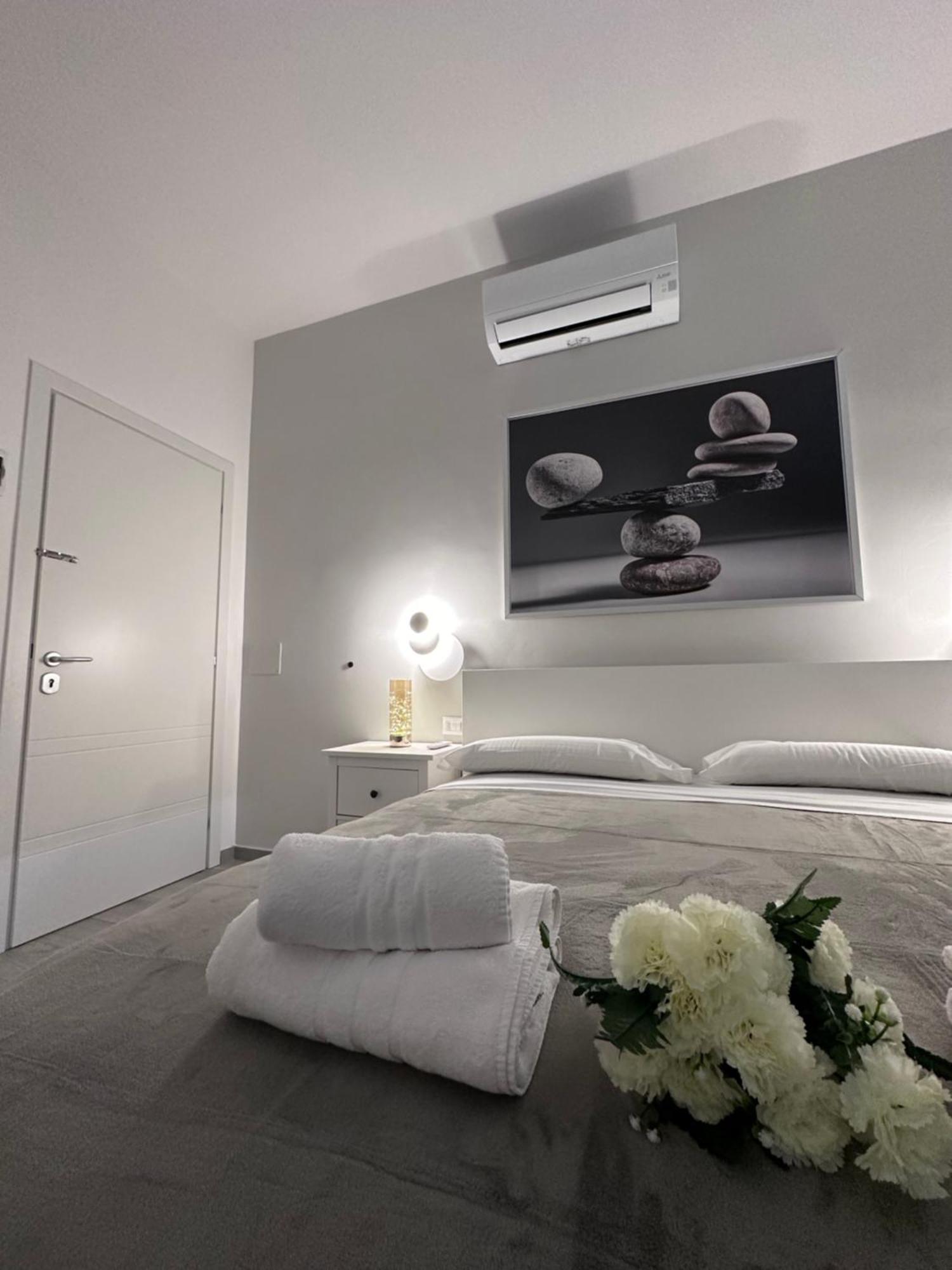 Roma Guesthouse Affittacamere Centro Citta' Softrooms-Metro' A 1 Metro Rome Bagian luar foto