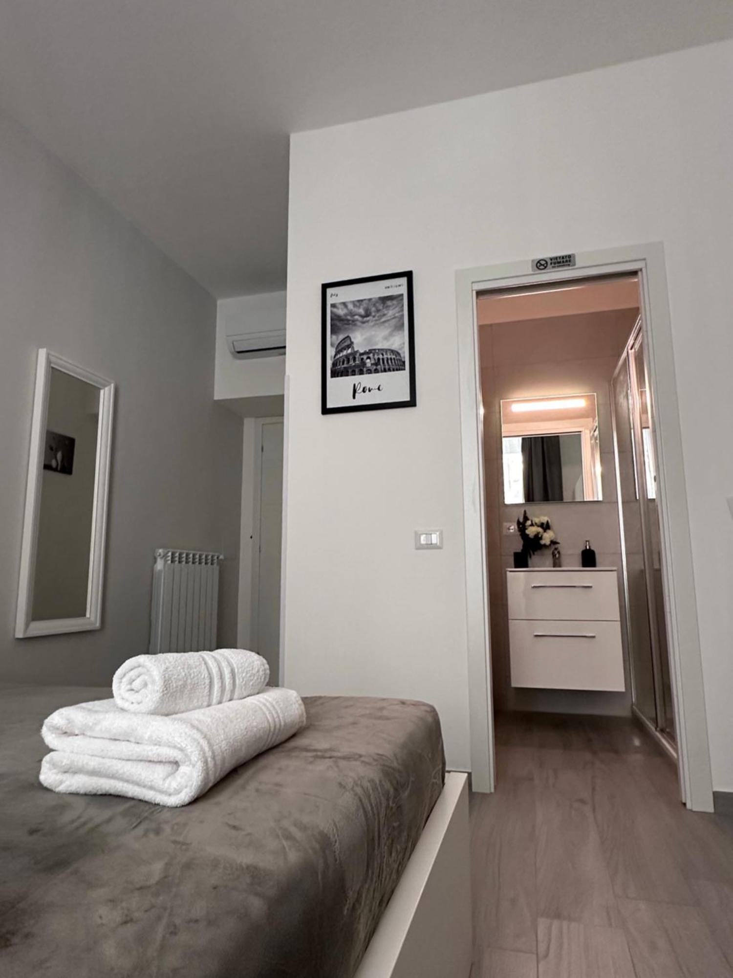 Roma Guesthouse Affittacamere Centro Citta' Softrooms-Metro' A 1 Metro Rome Bagian luar foto