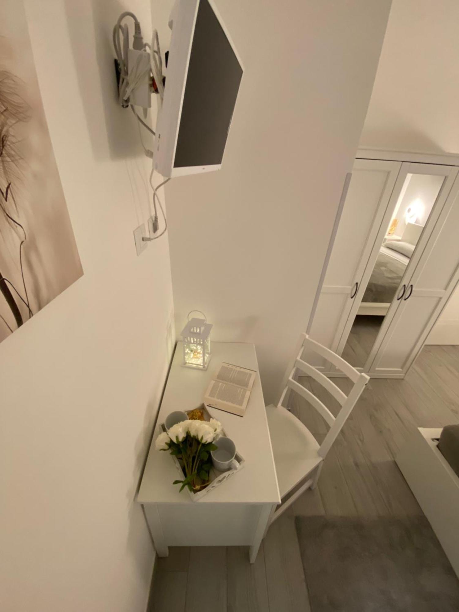 Roma Guesthouse Affittacamere Centro Citta' Softrooms-Metro' A 1 Metro Rome Bagian luar foto