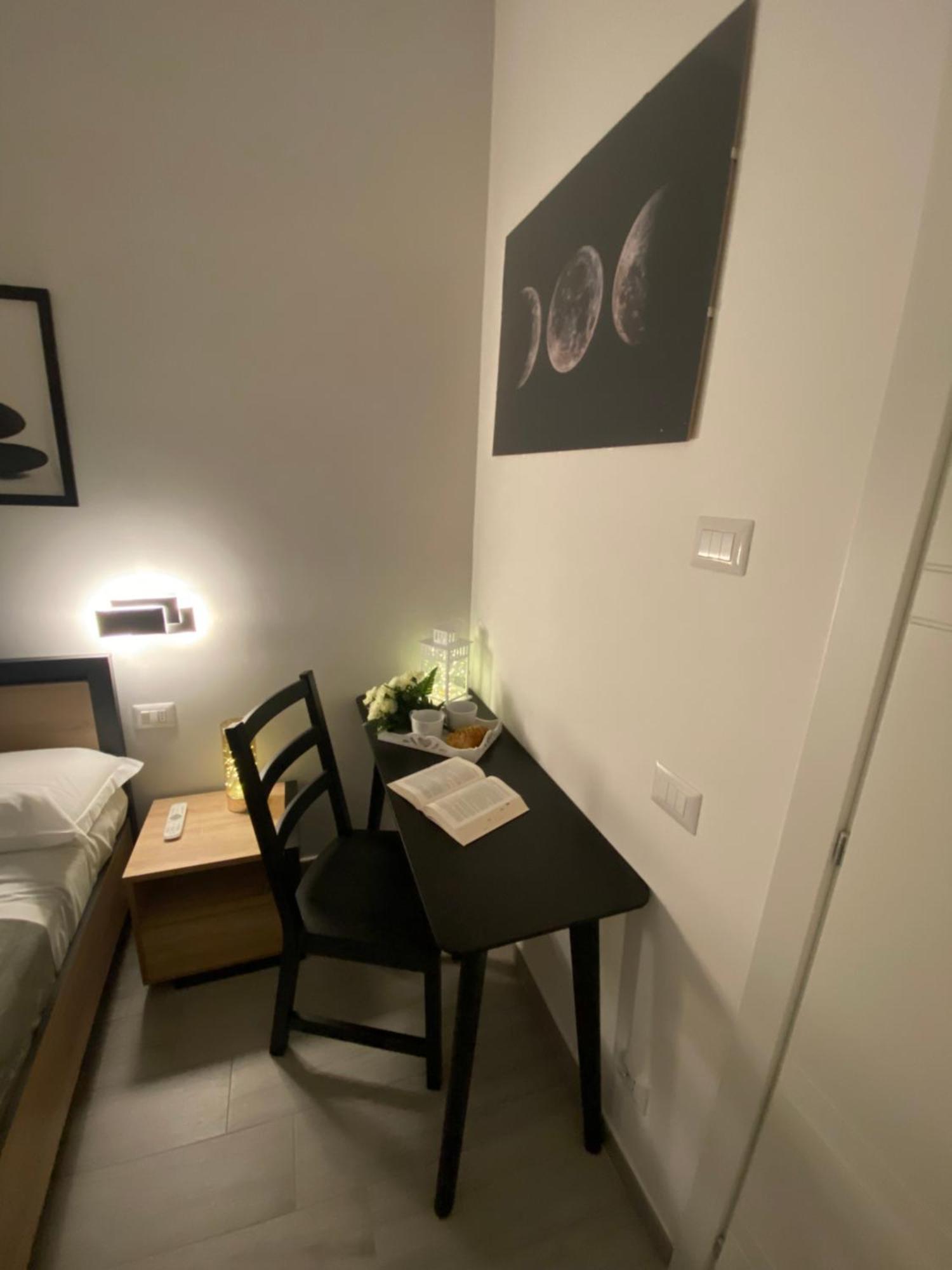 Roma Guesthouse Affittacamere Centro Citta' Softrooms-Metro' A 1 Metro Bagian luar foto