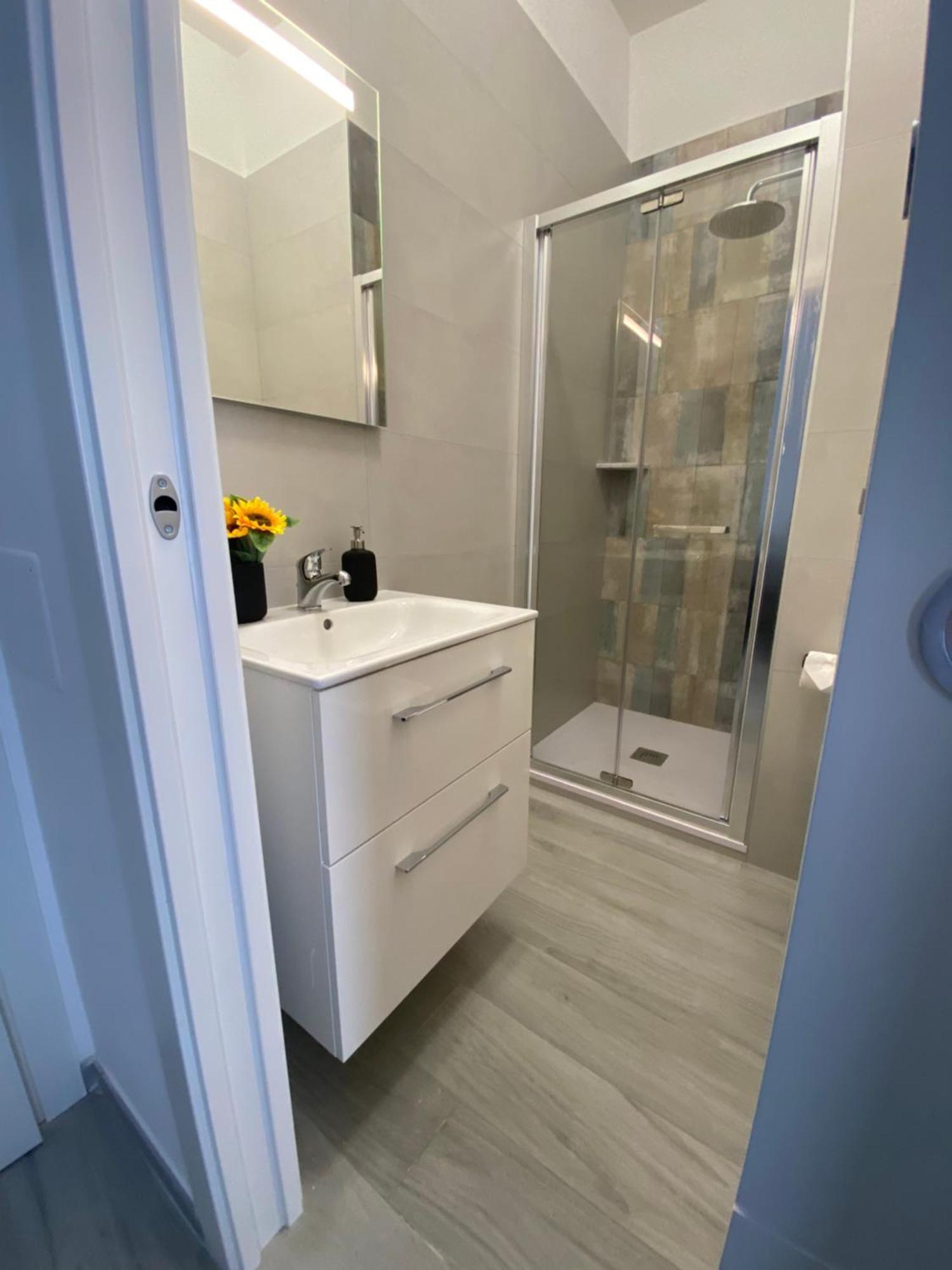 Roma Guesthouse Affittacamere Centro Citta' Softrooms-Metro' A 1 Metro Rome Bagian luar foto