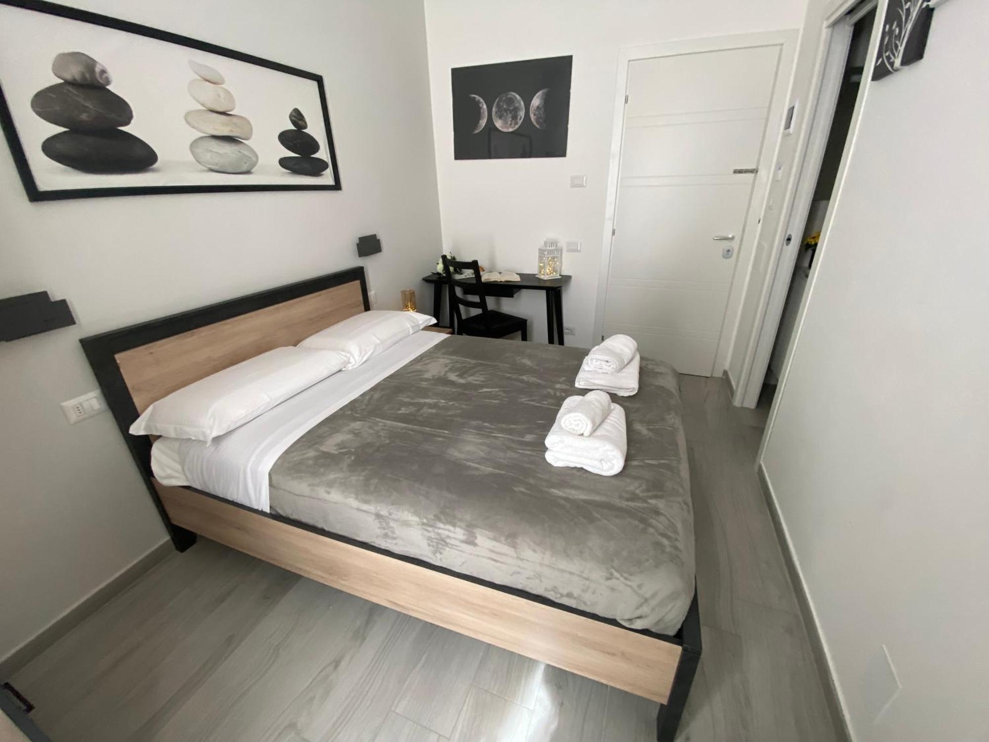 Roma Guesthouse Affittacamere Centro Citta' Softrooms-Metro' A 1 Metro Bagian luar foto