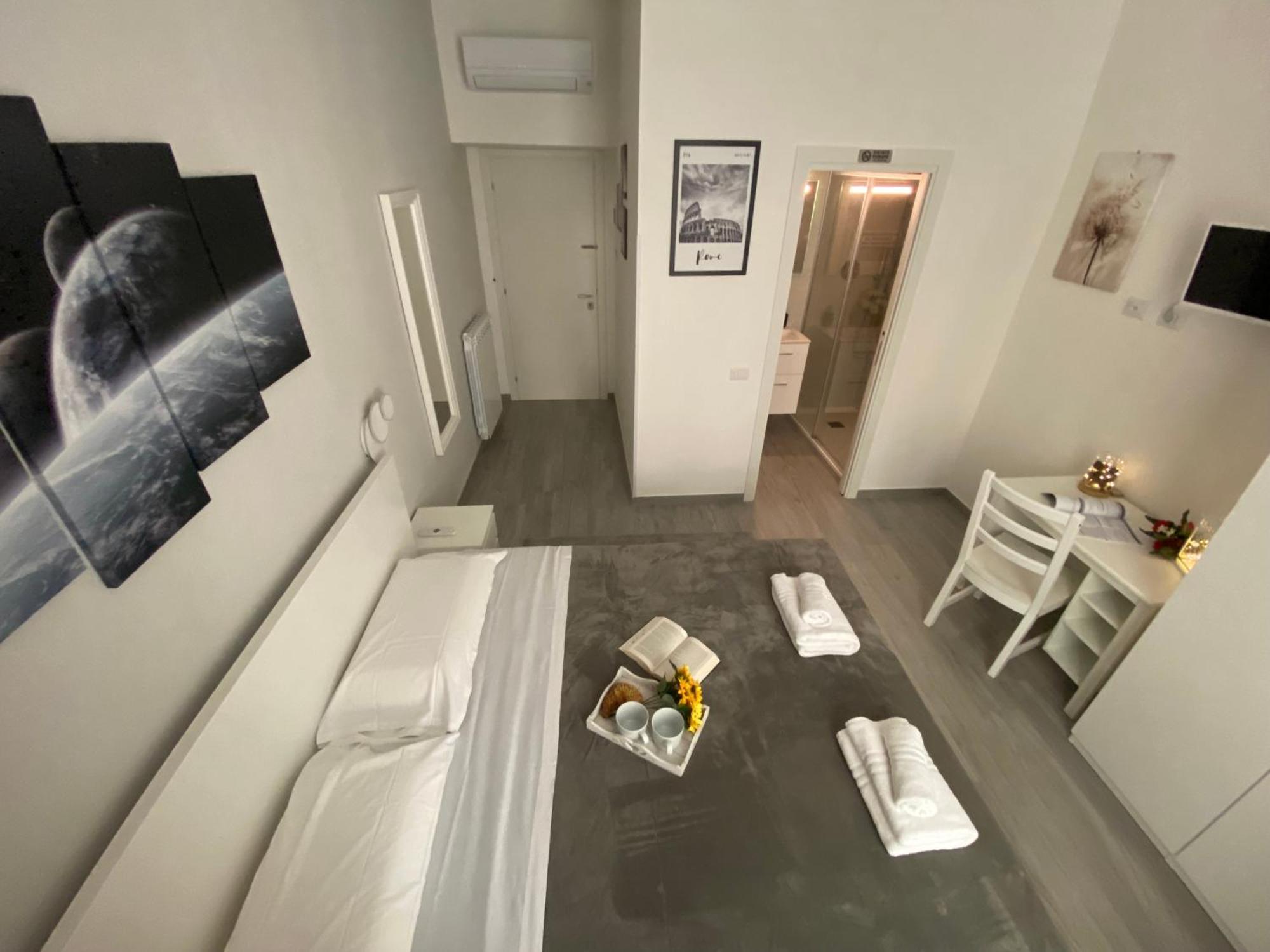 Roma Guesthouse Affittacamere Centro Citta' Softrooms-Metro' A 1 Metro Rome Bagian luar foto