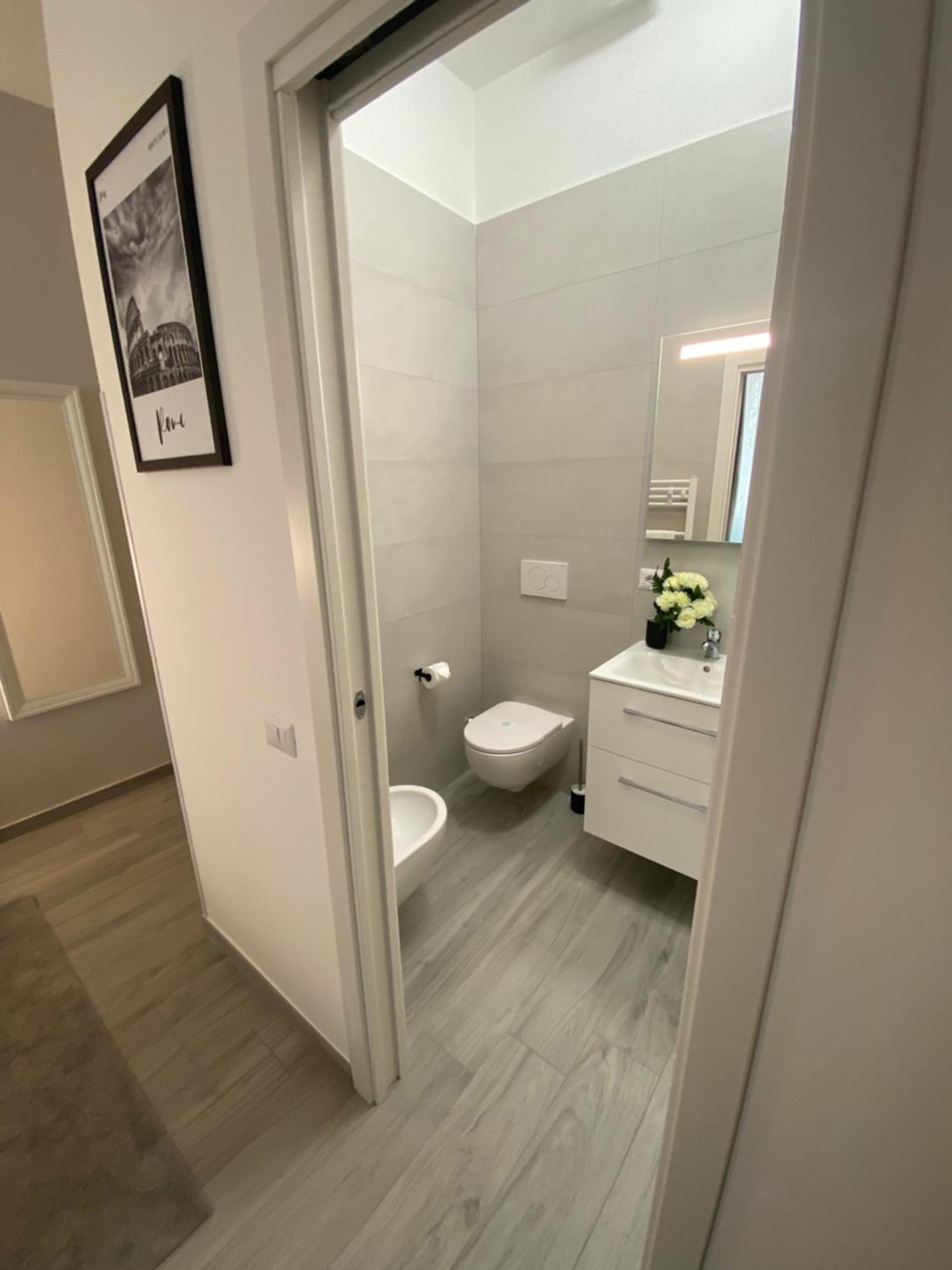 Roma Guesthouse Affittacamere Centro Citta' Softrooms-Metro' A 1 Metro Rome Bagian luar foto