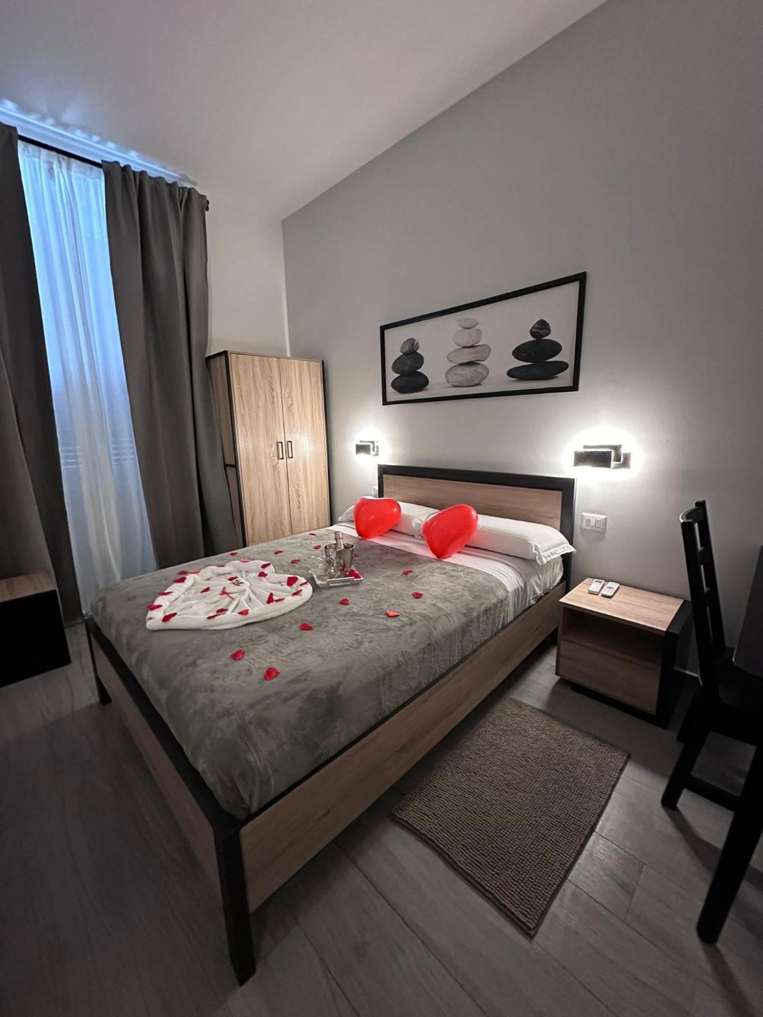 Roma Guesthouse Affittacamere Centro Citta' Softrooms-Metro' A 1 Metro Rome Bagian luar foto