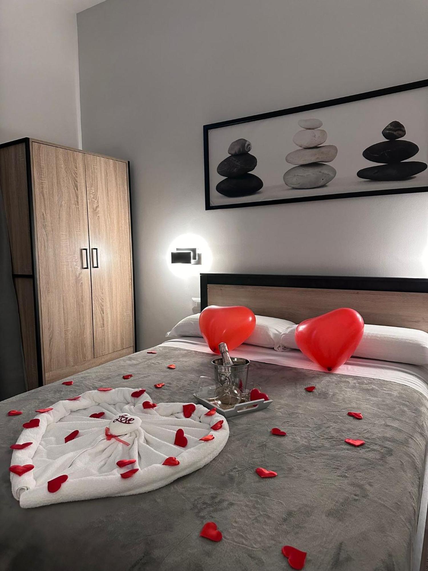 Roma Guesthouse Affittacamere Centro Citta' Softrooms-Metro' A 1 Metro Rome Bagian luar foto