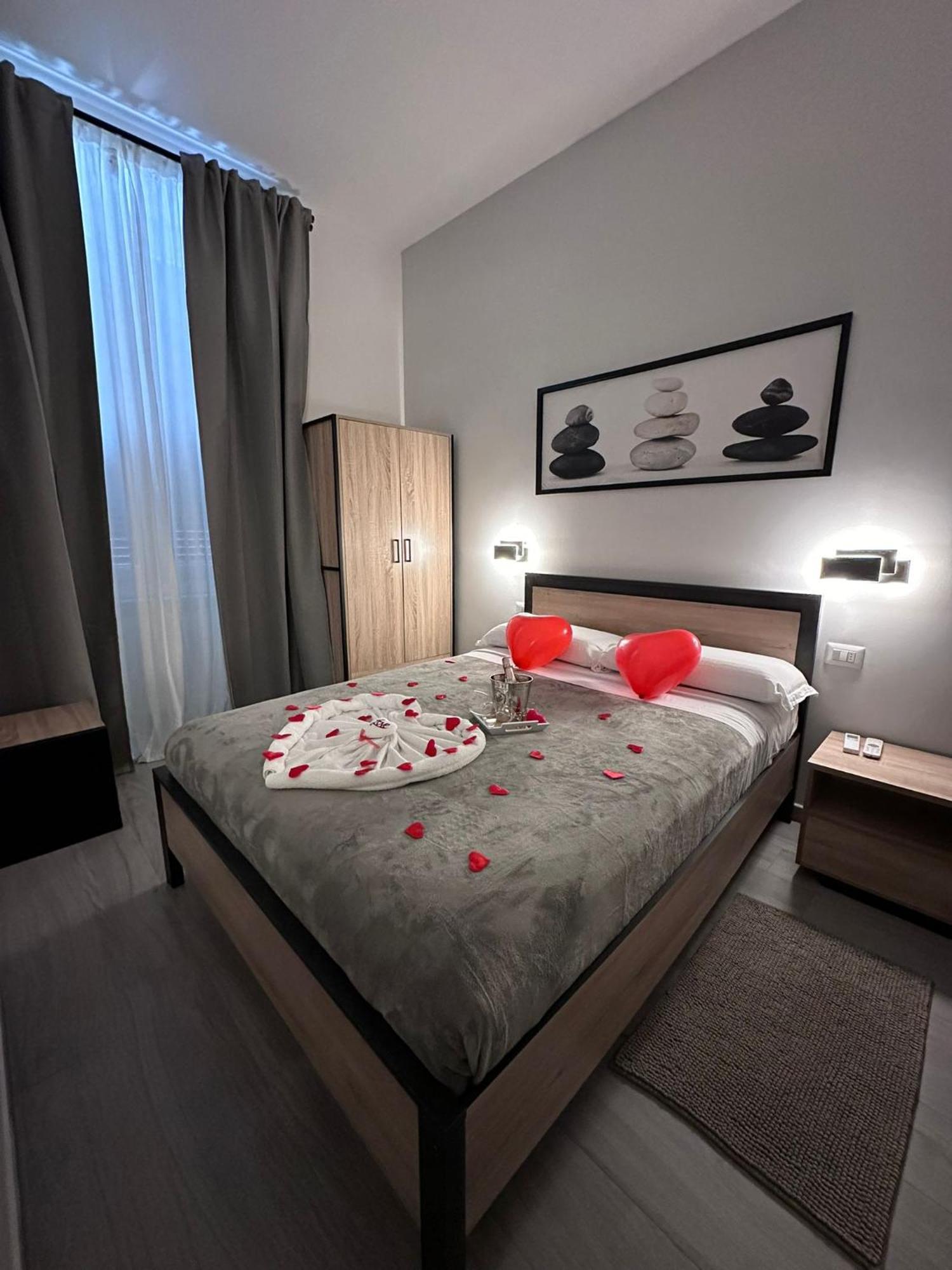 Roma Guesthouse Affittacamere Centro Citta' Softrooms-Metro' A 1 Metro Rome Bagian luar foto